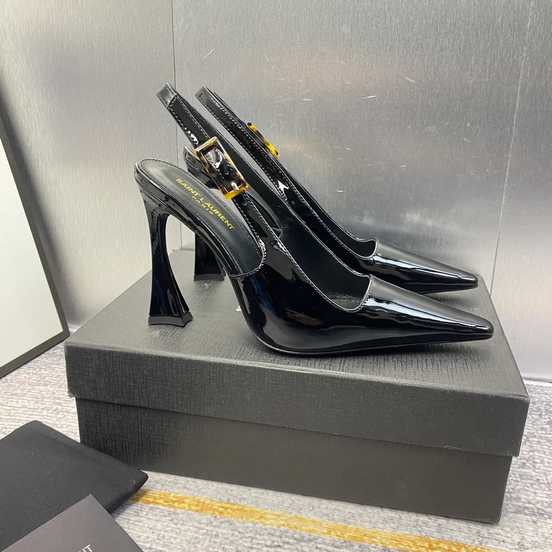 👟👟Ex-factory price 660👟👟 𝐒𝐚𝐢𝐧𝐭 𝐋𝐚𝐮𝐫𝐞𝐧𝐭# Saint Laurent 23F/W small gold bar high heels continue the past high-end and elegant ysl small gold bar heels are really good-looking! Saint Laurent square pointed toe slingback high-heeled shoes. The small gold bar heels really fully highlight the neat and minimalist annual party party. 👟👟factory price. A must-have for arty. Flash sale. So eye-catching. Upper: Customized cow patent leather. Outsole: Genuine leather outsole. Size: 35-40 (40 customized items are not returnable)